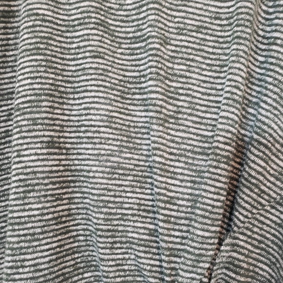 Ray Mode Tunic Top Size Medium Sage Green & White Front Tie Knot Long Sl… - Picture 6 of 8